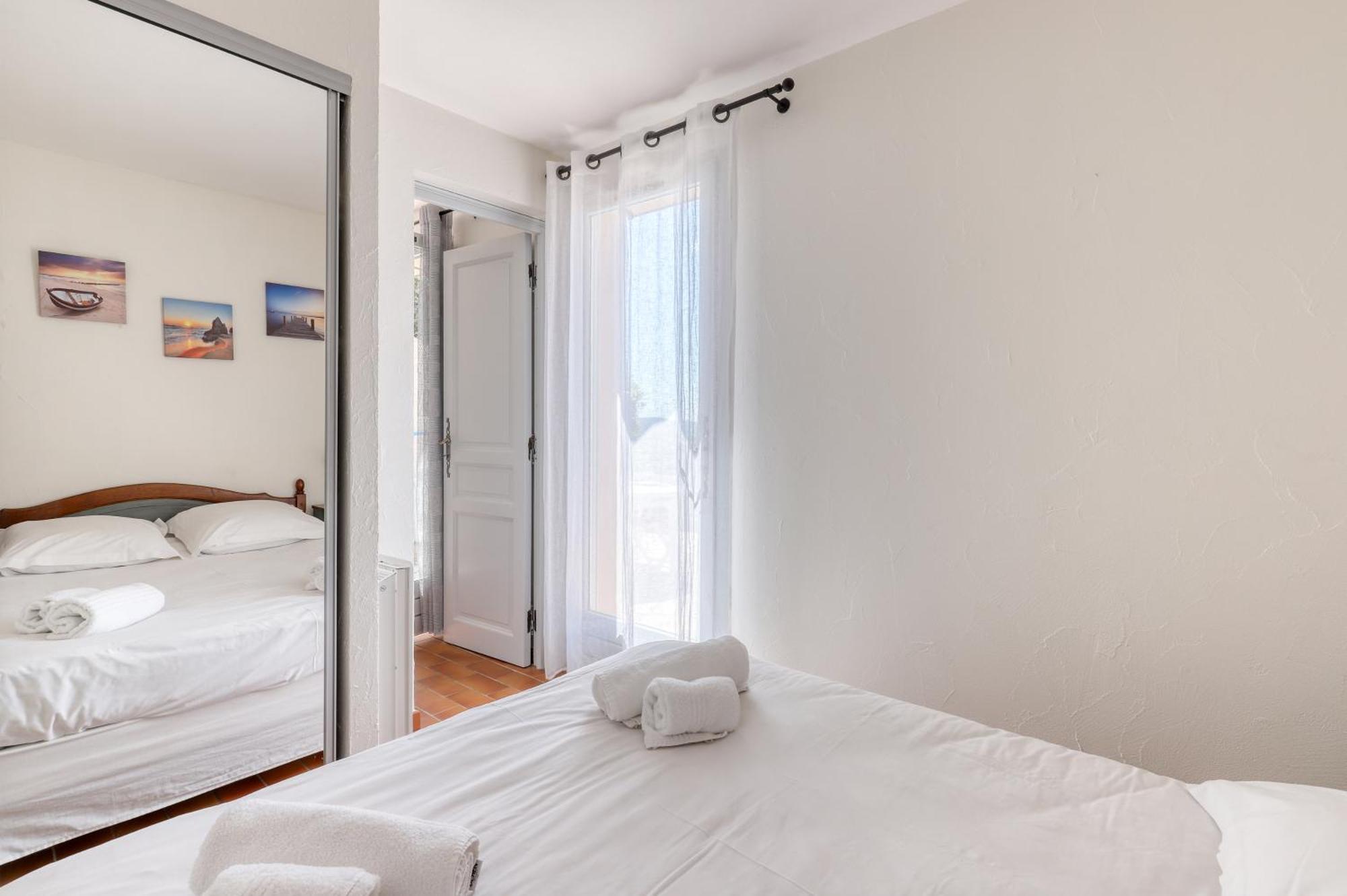 Exceptional View In Saint-Clair For 4 People Apartman Le Lavandou Kültér fotó